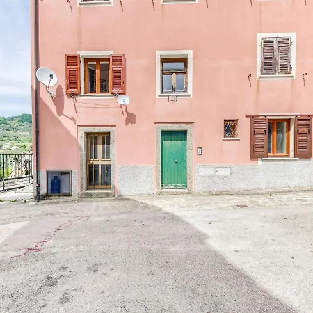 Cosy Holiday In Near Hiking Trails